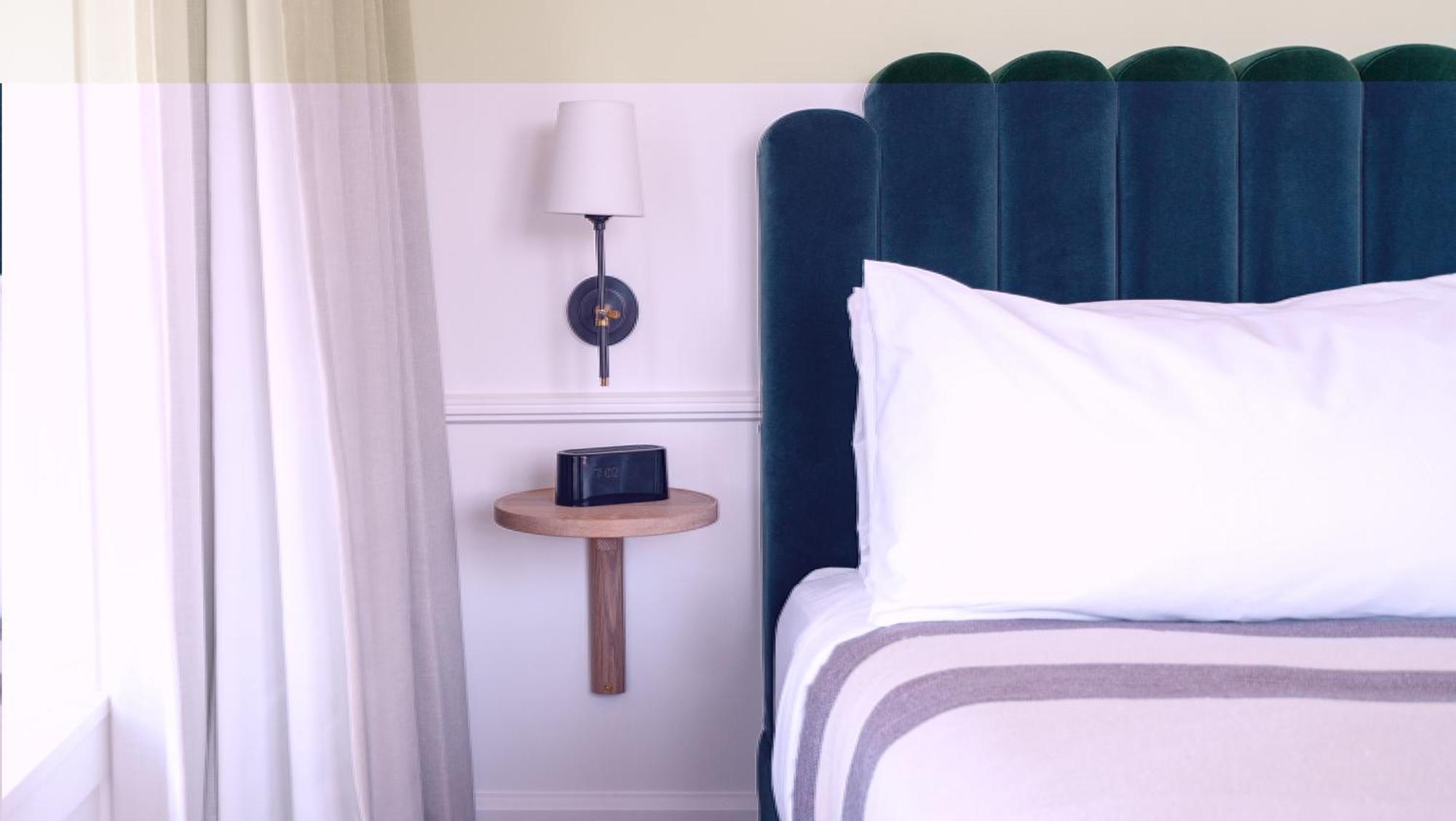 Longfellow Hotel Portland Room photo